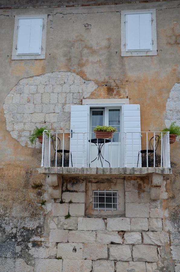 Castel Nonna Franka Appartement Sutivan Buitenkant foto