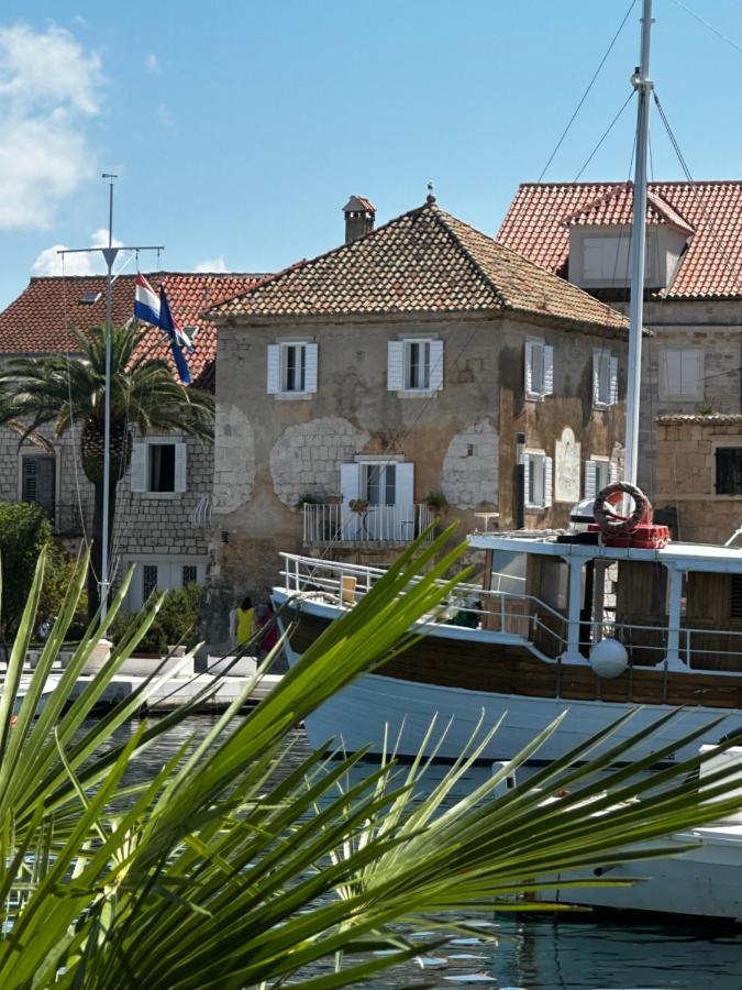 Castel Nonna Franka Appartement Sutivan Buitenkant foto