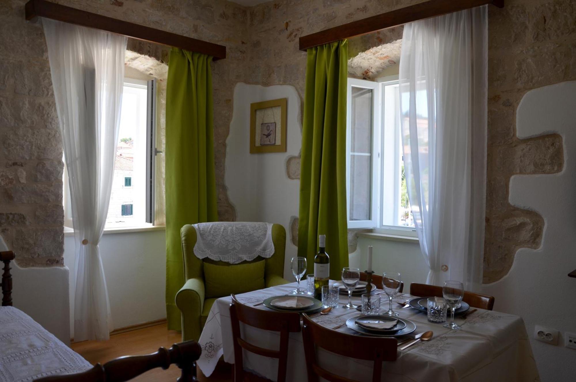 Castel Nonna Franka Appartement Sutivan Buitenkant foto