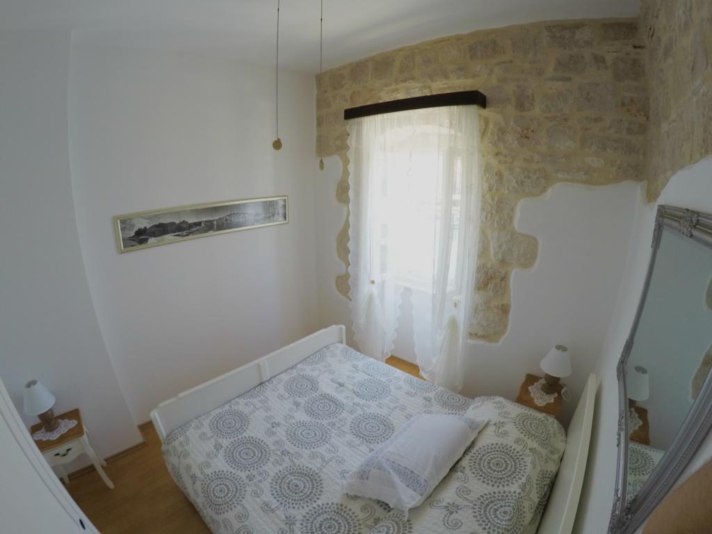 Castel Nonna Franka Appartement Sutivan Buitenkant foto
