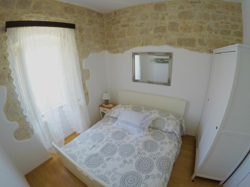 Castel Nonna Franka Appartement Sutivan Buitenkant foto